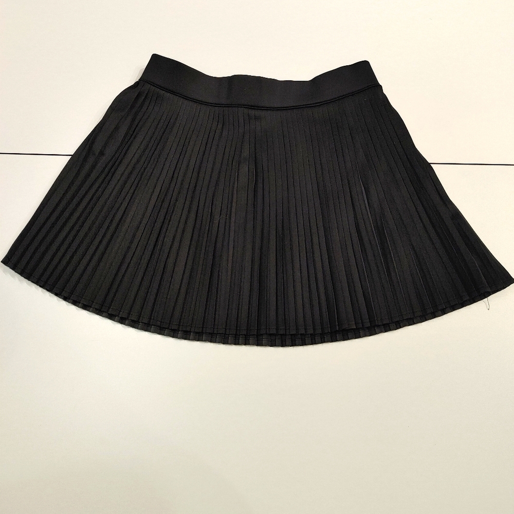 Pleated black skirt